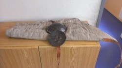 Prošívaná nohavice s železnými chrániči